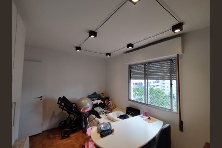 Apartamento à venda com 156m², 3 quartos e 2 vagasQuarto 