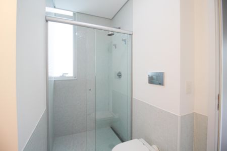 Banheiro de kitnet/studio para alugar com 1 quarto, 64m² em Vila Nova Conceição, São Paulo