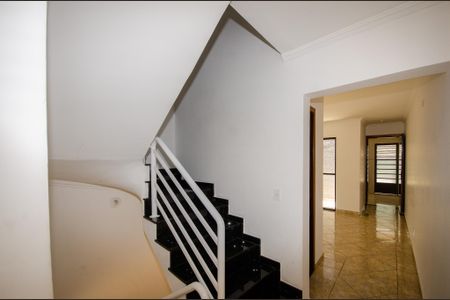 Casa para alugar com 140m², 3 quartos e 2 vagasEscada