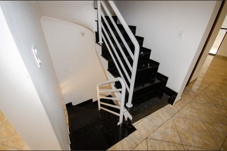 Escada de casa para alugar com 3 quartos, 140m² em Vila Arcadia, São Paulo