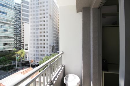 Varanda de kitnet/studio à venda com 1 quarto, 26m² em Vila Nova Conceição, São Paulo