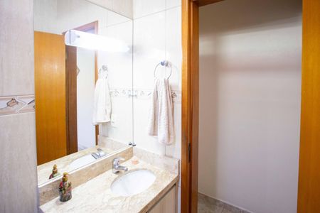 Casa à venda com 200m², 3 quartos e 4 vagasBanheiro 2