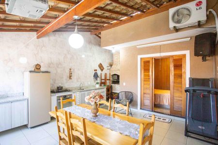 Casa à venda com 200m², 3 quartos e 4 vagasVaranda gourmet