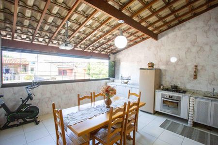 Casa à venda com 200m², 3 quartos e 4 vagasVaranda gourmet