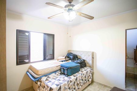 Casa à venda com 200m², 3 quartos e 4 vagasQuarto 2