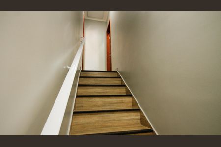 Escada de casa para alugar com 2 quartos, 55m² em Nova Mirim, Praia Grande