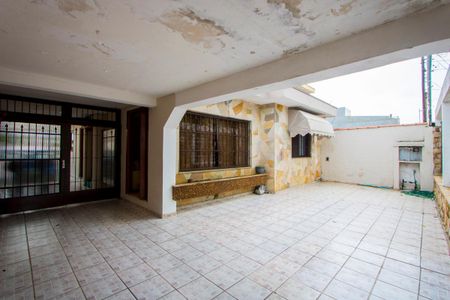 Casa à venda com 193m², 3 quartos e 6 vagasÁrea frontal da casa