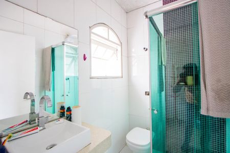 Casa à venda com 193m², 3 quartos e 6 vagasBanheiro social