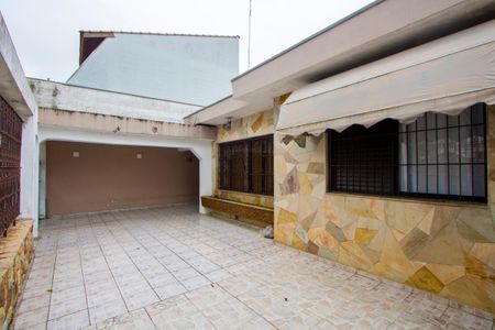 Casa à venda com 193m², 3 quartos e 6 vagasÁrea frontal da casa