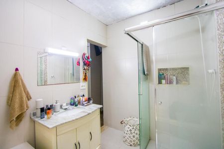 Casa à venda com 193m², 3 quartos e 6 vagasBanheiro do quarto 1