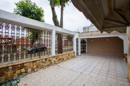 Casa à venda com 193m², 3 quartos e 6 vagasÁrea frontal da casa