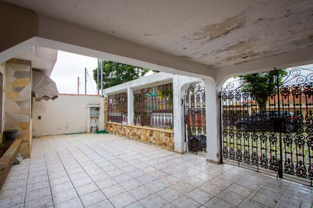 Casa à venda com 193m², 3 quartos e 6 vagasÁrea frontal da casa