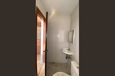 Casa à venda com 200m², 3 quartos e 4 vagasBanheiro de serviço