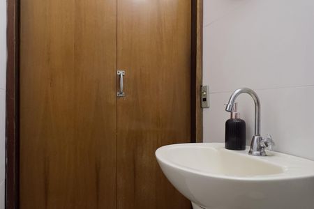 Casa à venda com 105m², 2 quartos e 2 vagasLavabo