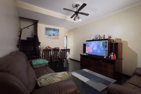 Casa à venda com 105m², 2 quartos e 2 vagasSala