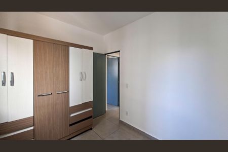 Quarto 2 de apartamento para alugar com 2 quartos, 48m² em Sagrada Família, Belo Horizonte