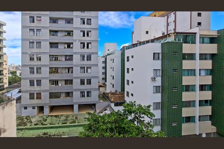 Quarto de apartamento para alugar com 2 quartos, 48m² em Sagrada Família, Belo Horizonte