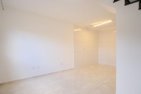 Sala de casa de condomínio para alugar com 2 quartos, 60m² em Penha de França, São Paulo