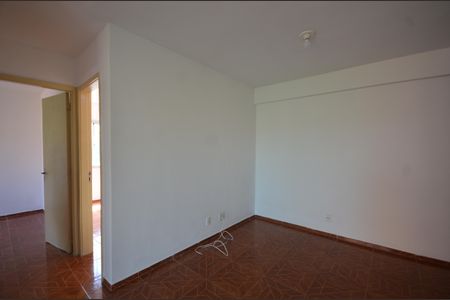 Sala de apartamento para alugar com 2 quartos, 53m² em Jardim Sulacap, Rio de Janeiro