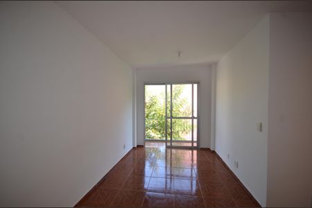 Sala de apartamento para alugar com 2 quartos, 53m² em Jardim Sulacap, Rio de Janeiro