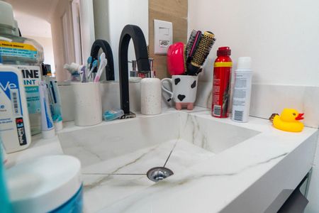 Apartamento à venda com 52m², 2 quartos e 1 vaga Apartamento à venda com 52m², 2 quartos e 1 vagaBanheiro