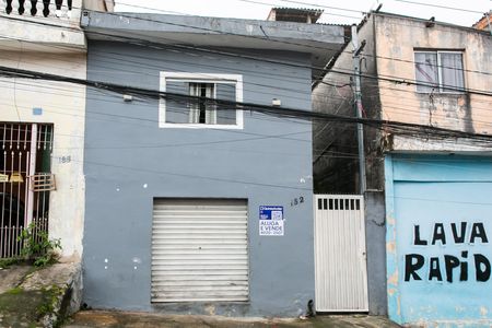Casa à venda com 42m², 1 quarto e sem vaga Casa à venda com 42m², 1 quarto e sem vagaFachada
