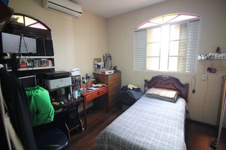 Casa à venda com 360m², 5 quartos e 3 vagasQuarto 4