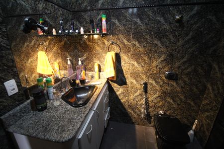 Casa à venda com 360m², 5 quartos e 3 vagasBanheiro 2