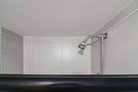 Banheiro Social de apartamento à venda com 2 quartos, 57m² em Ferreira, São Paulo