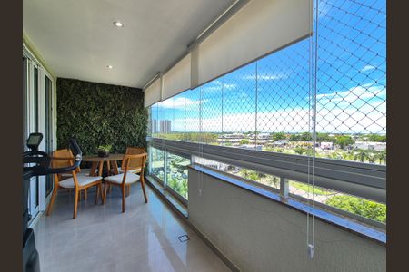 Apartamento à venda com 90m², 3 quartos e 2 vagas Apartamento à venda com 90m², 3 quartos e 2 vagasVaranda