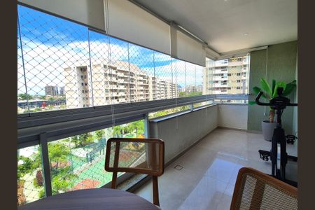 Apartamento à venda com 90m², 3 quartos e 2 vagas Apartamento à venda com 90m², 3 quartos e 2 vagasVaranda