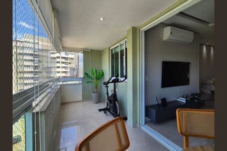 Apartamento à venda com 90m², 3 quartos e 2 vagas Apartamento à venda com 90m², 3 quartos e 2 vagasVaranda