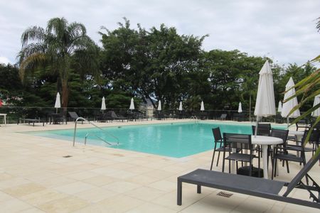 Apartamento à venda com 80m², 3 quartos e sem vagaÁrea comum - Piscina