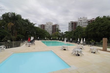Apartamento à venda com 80m², 3 quartos e sem vagaÁrea comum - Piscina