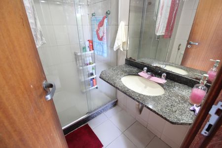 Apartamento à venda com 80m², 3 quartos e sem vagaBanheiro