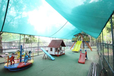 Apartamento à venda com 80m², 3 quartos e sem vagaÁrea comum - Playground