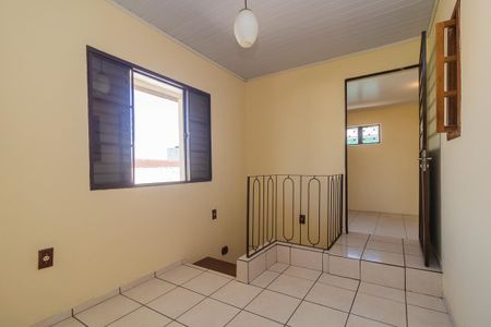 Sala ao subir a escada de casa para alugar com 2 quartos, 144m² em Cavalhada, Porto Alegre