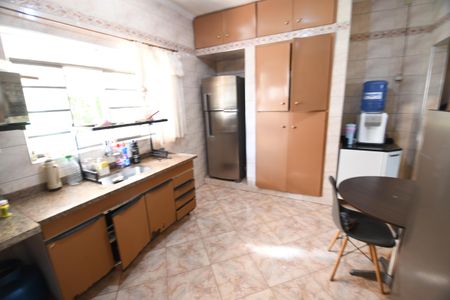 Casa à venda com 252m², 2 quartos e 2 vagasCozinha