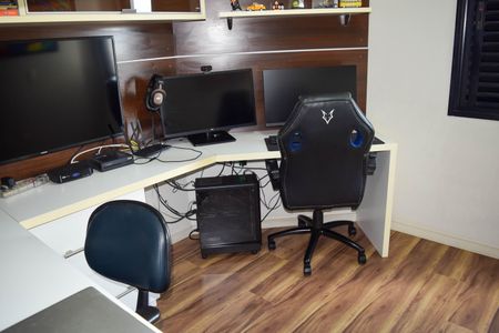 Apartamento à venda com 117m², 4 quartos e 4 vagasEscritório