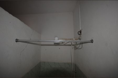 Banheiro de apartamento para alugar com 1 quarto, 25m² em Vila Valqueire, Rio de Janeiro