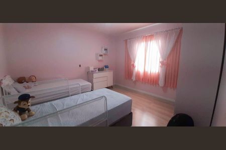 Casa à venda com 210m², 4 quartos e 5 vagas Casa à venda com 210m², 4 quartos e 5 vagasQuarto 2