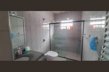 Casa à venda com 210m², 4 quartos e 5 vagas Casa à venda com 210m², 4 quartos e 5 vagasBanheiro dos Quartos