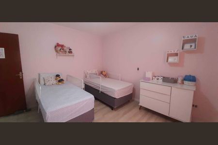 Casa à venda com 210m², 4 quartos e 5 vagas