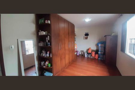 Casa à venda com 210m², 4 quartos e 5 vagas