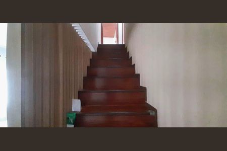 Casa à venda com 210m², 4 quartos e 5 vagas Casa à venda com 210m², 4 quartos e 5 vagasAcesso aos Quartos