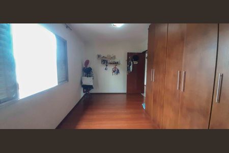 Casa à venda com 210m², 4 quartos e 5 vagas