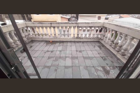 Casa à venda com 210m², 4 quartos e 5 vagas Casa à venda com 210m², 4 quartos e 5 vagasSacada do Quarto 3