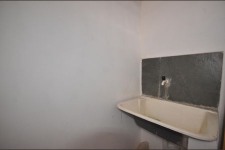 Banheiro e Área de Serviço de apartamento para alugar com 2 quartos, 25m² em Vila Valqueire, Rio de Janeiro