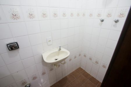 Casa de condomínio para alugar com 290m², 3 quartos e 1 vagaBanheiro de Serviço