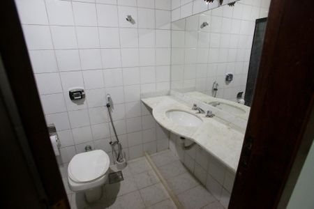 Casa de condomínio para alugar com 290m², 3 quartos e 1 vagaBanheiro Social